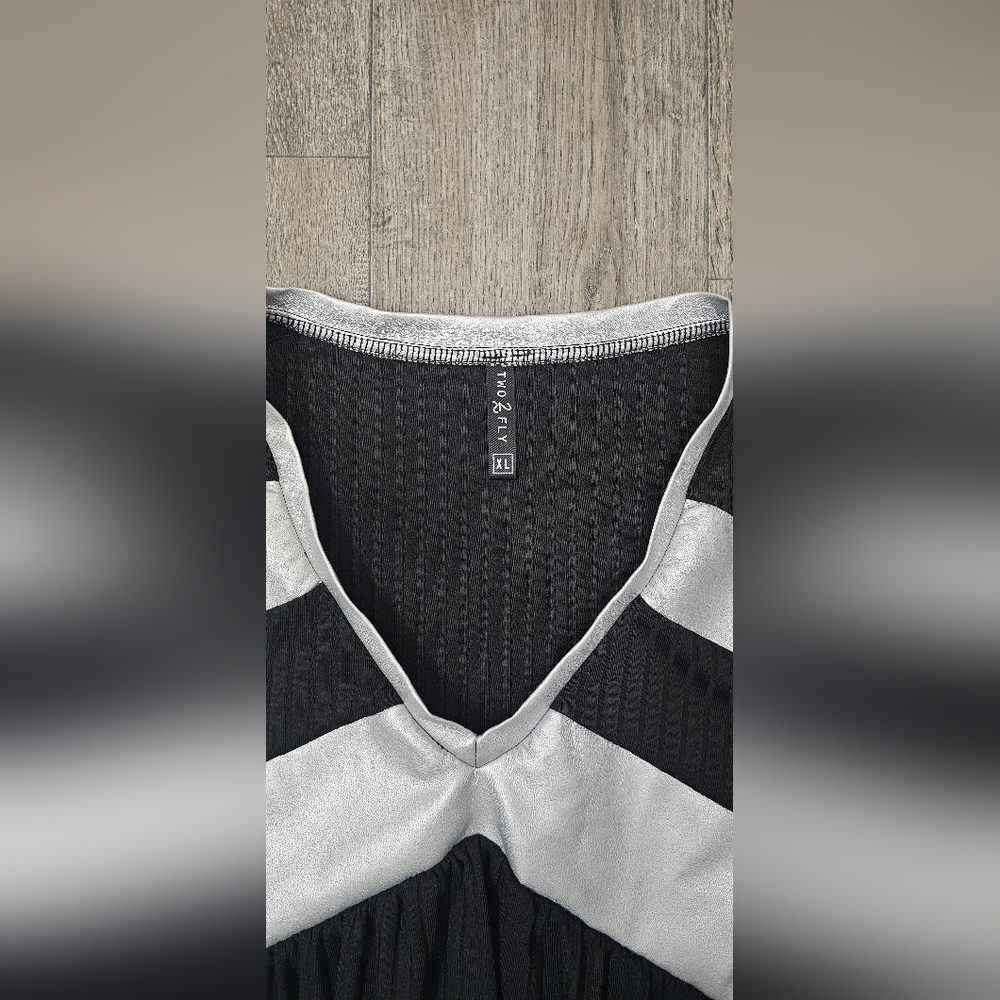 Two 2 Fly Black & Silver Top- Size XL - Picture 2 of 3